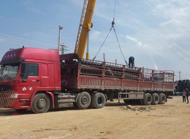 球墨鑄鐵管裝車(chē)現(xiàn)場(chǎng)